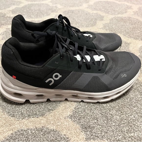 Men’s ON cloudrunner size 11 - Picture 1 of 4